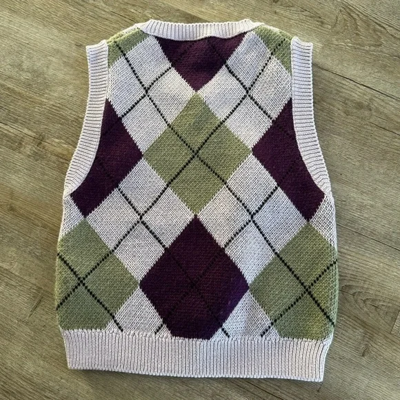 Urban Outfitters Santorini Buttoned Sweater Vest - Picture 5 of 6